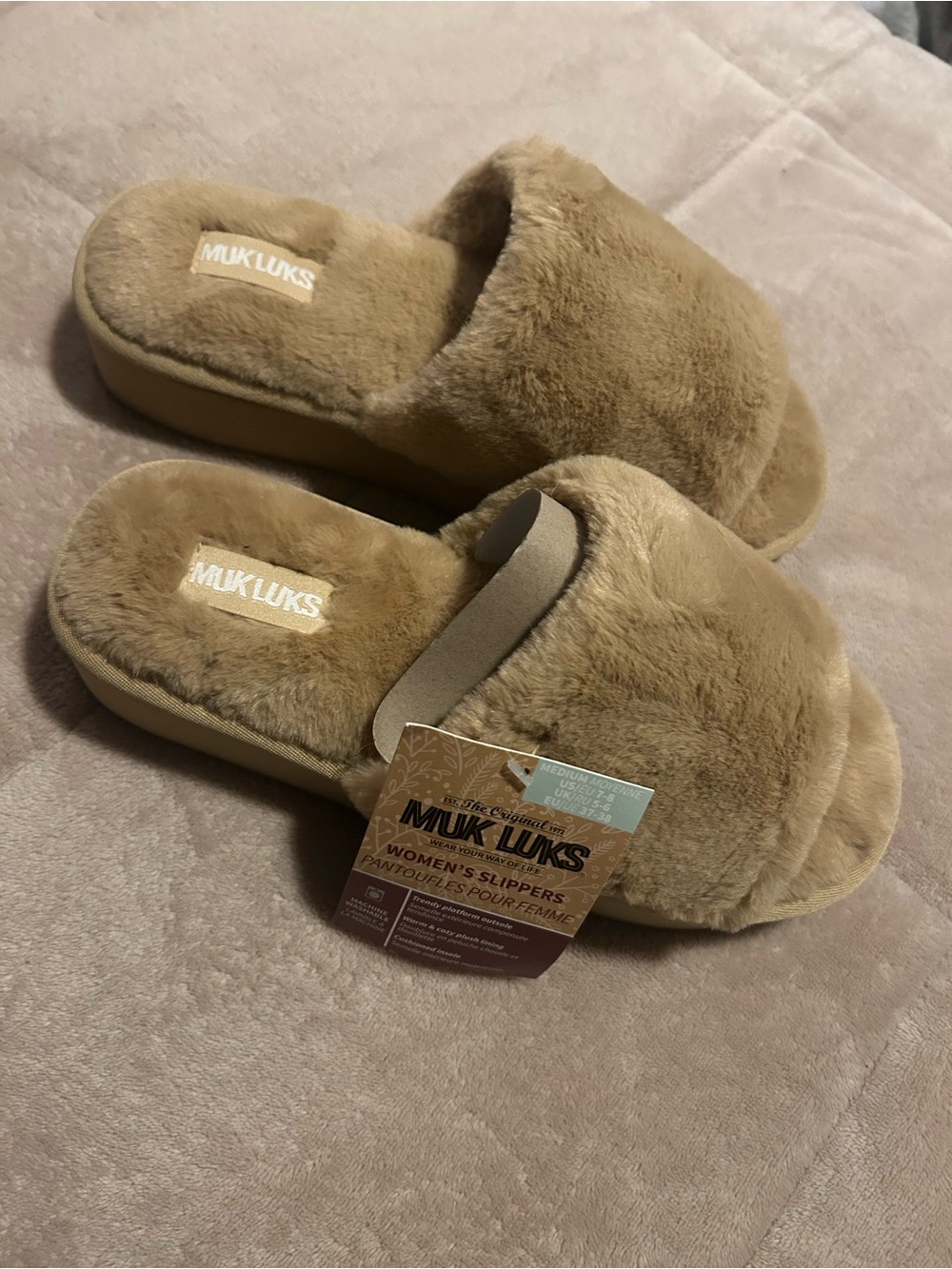 Muk Luks Women’s Fluffy Slide Slippers in Beige/Tan Fits Size 7-8